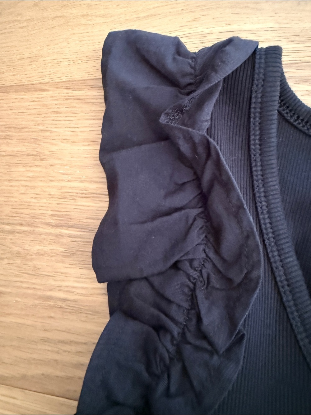 Old Navy Black Ruffle-Sleeve Tank Top - Picture 4 of 6